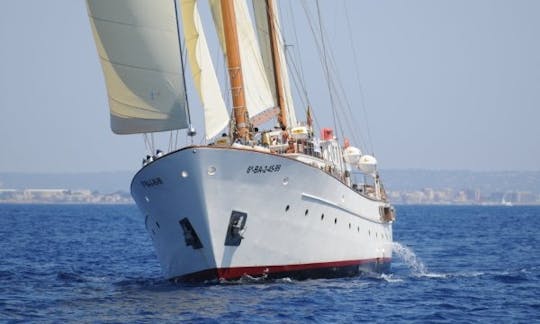 35 meters Sailing Ketch - Charter