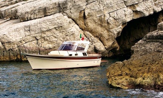 Charter 32' Fratelli Aprea Motor Yacht in Capri, Italy