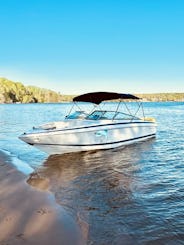 ¡Disfruta de un crucero al atardecer en el lago Norman con Cobalt 246 Bowrider!