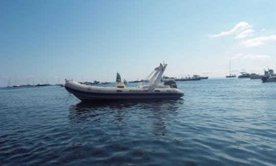 Barco inflável rígido Charter 20' Tempest em Stromboli (Ilhas Eólie), Itália