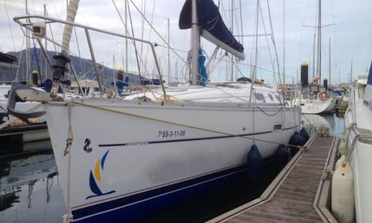 Beneteau Oceanis 323 Charter in Portugalete, Spain