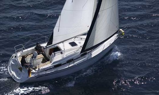 Charter 30' Bavaria Cruiser Cruising Monohull in Vigo, Spain