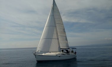 Charter 30' Bavaria Cruiser Cruising Monohull in Vigo, Spain