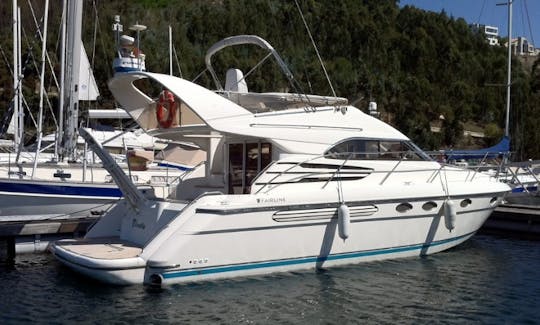 Charter 42' Fairline Squadron Motor Yacht in Vigo, Spain