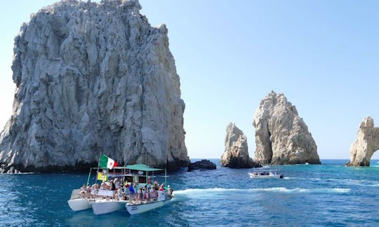 Location d'un petit trimaran à Cabo San Lucas, au Mexique