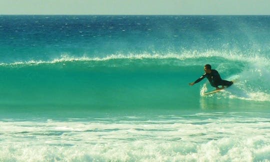 Lección de surf en Tarifa, España