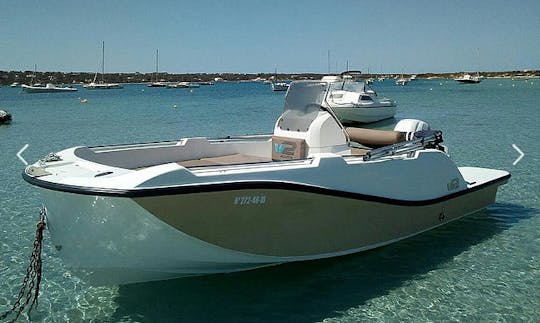 Disfrute de un alquiler de consola central V2 de 16 pies en La Savina, España, con hasta 5 personas