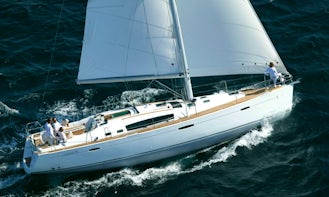 Charter 46' Oceanis - Myron Cruising Monohull in Policoro, Italy