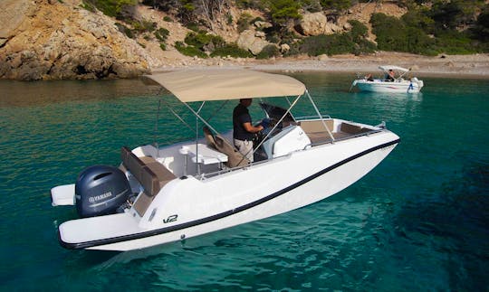 Rent V2 7.0 - Pardal of Moro 613/2020 Center Console in Portocolom, Spain