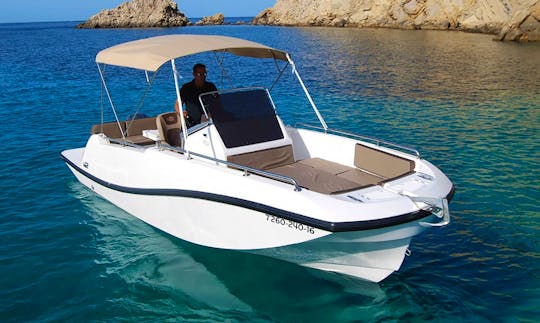 Rent V2 7.0 - Pardal of Moro 613/2020 Center Console in Portocolom, Spain