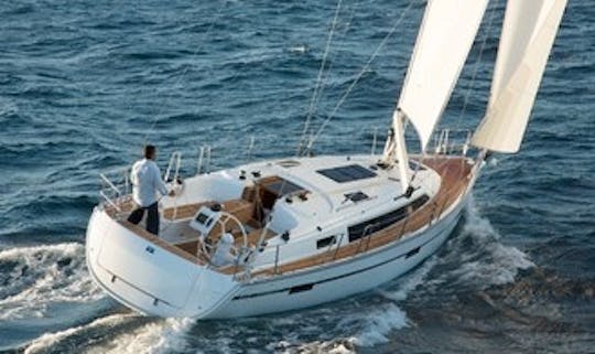 Charter 37' Bavaria Cruising Monohull in Procida, Italy