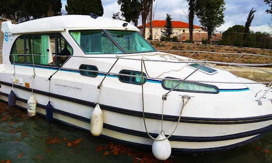 Alquiler de barcos de canal en Agde, Francia