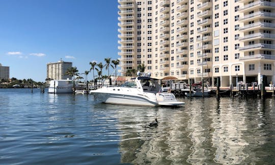 *Fort Lauderdale* - Navegue com estilo neste lindo iate Sea Ray Sundancer de 45 pés