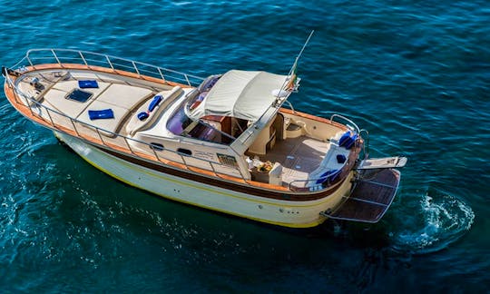 Charter 32' O Sole Mio Motor Yacht in Positano