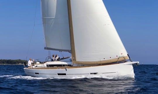 Charter 46' Dufour  Cruising Monohull for 8 to 10 pax in Palma, Mallorca