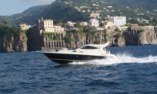 Alquiler de yate a motor Gianetti HT de 50 pies en Sorrento