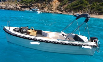 Silver495 15HP no license boat in Port d'Alcúdia, Mallorca