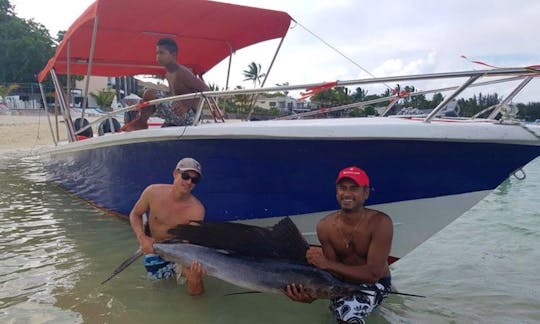 Desfrute da pesca em Grand Baie, Maurício, no console central