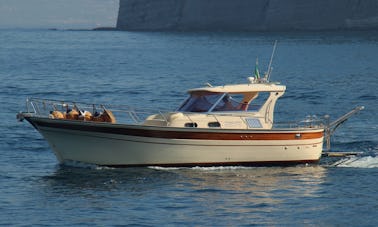 Passeios de barco guiados inesquecíveis em Sorrento, Itália, em um barco clássico de Gozzo