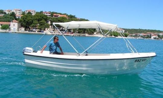 Alquile este bote abierto Ven 501 de 16 pies en Sumartin, Brač