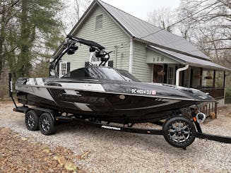 Premium Wakeboat on Lake Keowee | 23ft Moomba Mojo