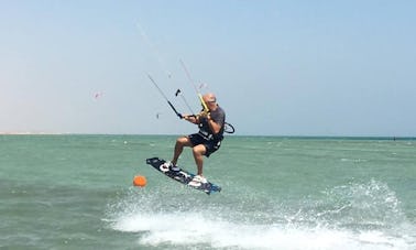 Cours de kitesurf à El Gouna, en Égypte, avec Momo