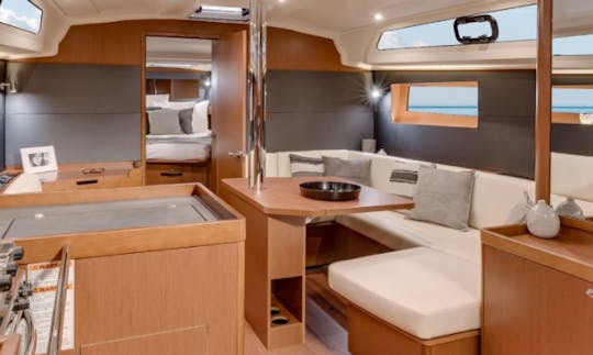 41' Oceanis - Buga Cruising Monocasco Charter em Sukošan, Croácia