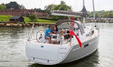 Faites l'expérience de la navigation sur un monocoque Bavaria Cruiser de 34 pieds à Sukošan, en Croatie