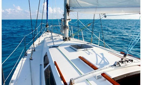 40ft Sailboat Rental in Cancún, Quintana Roo