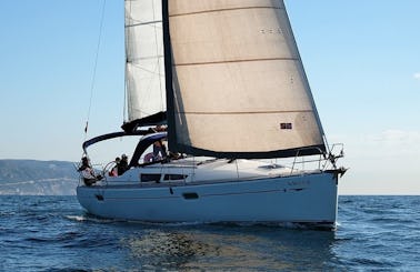 Discover Palamós, Catalunya on 39 ft Jeanneau Sun Odyssey Cruising Monohull