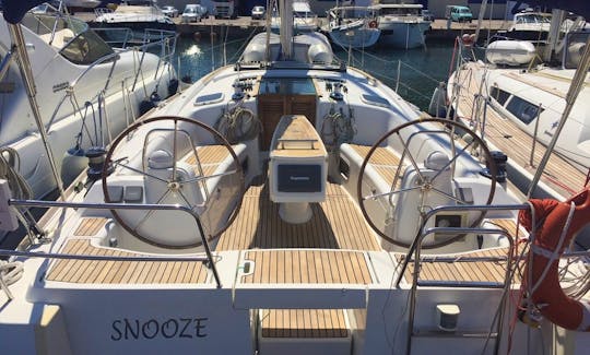 40 ft "Snooze" Beneteau Oceanis Cruising Monohull Charter in Palamós, Catalunya