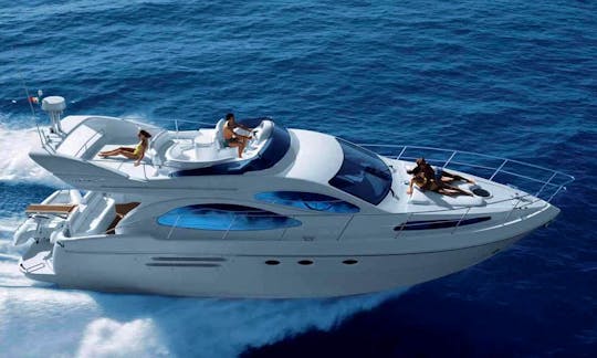 Private Luxury Motor Yacht Tour for Sightseeing in Barcelona