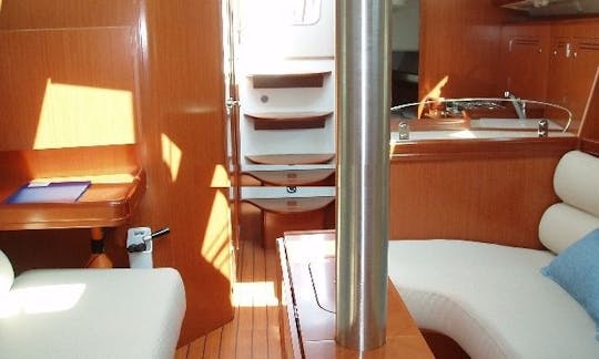 Aproveche esta gran oferta para alquilar el NAYSIKA Oceanis 343 en El Pireo, Grecia