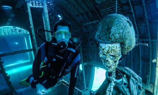 Bucea y explora el increíble mundo submarino en la gobernación de Ma'an, Jordania