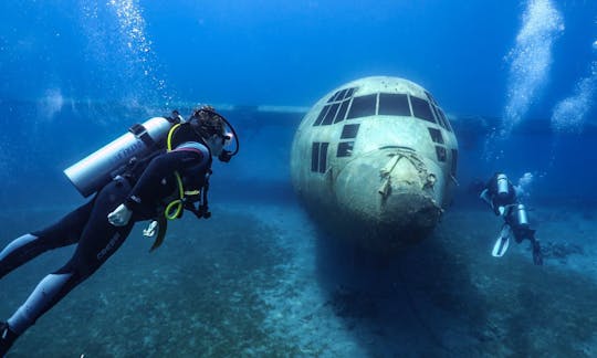 Bucea y explora el increíble mundo submarino en la gobernación de Ma'an, Jordania