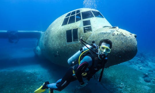 Bucea y explora el increíble mundo submarino en la gobernación de Ma'an, Jordania