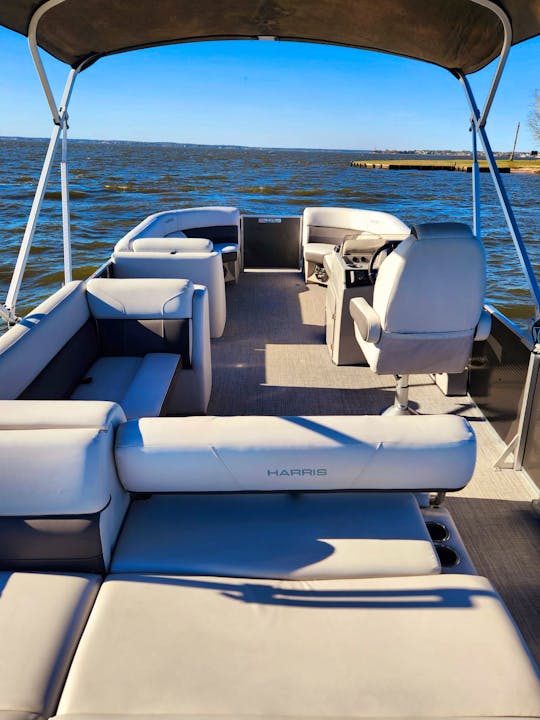 Harris Tritoon for 12 people on Lake Conroe in Montgomery Texas