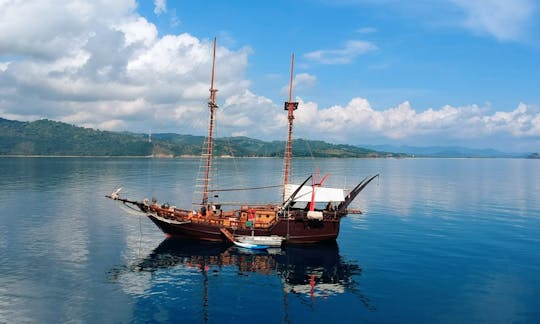 Bulan Purnama Luxury Phinisi Liveaboard Cruise through Komodo National Park