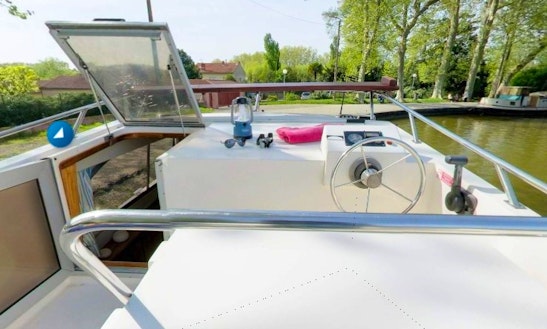 The Renaissance Cruise | 33' Canal Boat For 6 Person In Nivernais, France