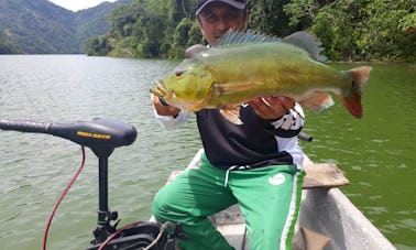 Bateau de pêche à Norcasia - Caldas