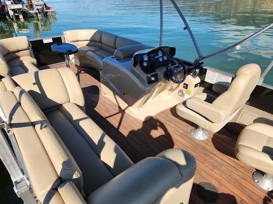 Barco pontoon Sylvan Mirage 8522 PartyFish, 150HP para alugar em Kelowna