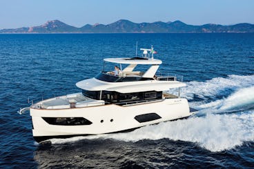 Yates a motor Azimut 60 Fly