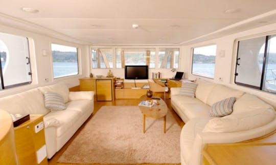 Rent this motor yacht for up to 20 guests for an amazing cruise in İstanbul, Turkey