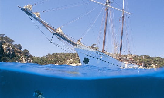 Diving at the Côte d´azur on bord of the Sir Robert Baden Powell