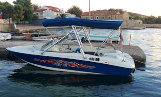 Fast 6 person boat for rent in Nin, Croatia