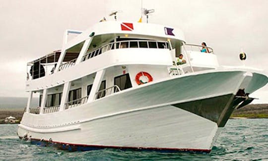 Yacht Cruise to Islas Galápagos