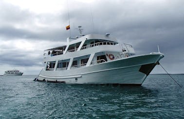 Yacht Cruise to Islas Galápagos