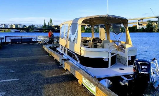 Bateau ponton avec chaise longue arrière Sunchaser de 26 pieds à Portland avec capitaine