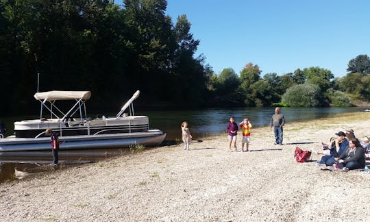 Bateau ponton avec chaise longue arrière Sunchaser de 26 pieds à Portland avec capitaine