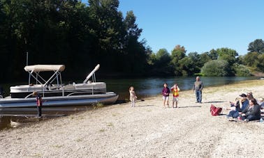 26' Sunchaser Rear Lounger Pontoon Boat in Portland with Captain